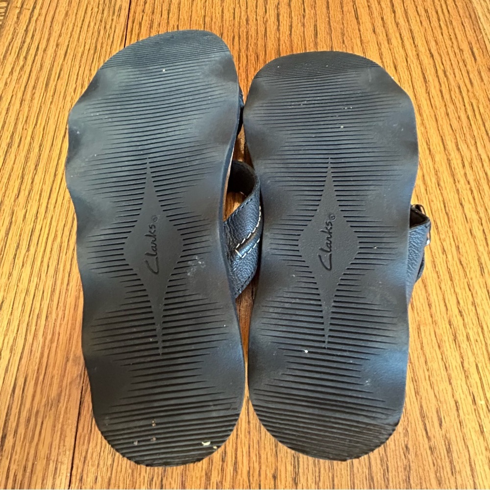 Clarks Collection Black and Cream Thong Comfort Footbed Sandals Size 6 1/2 - Picture 7 of 10